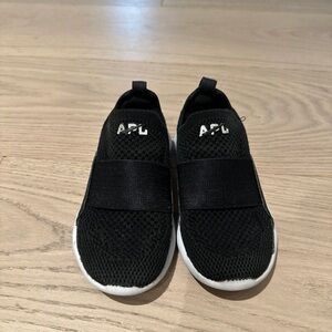 APL toddler sneakers black
